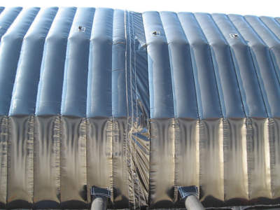 Sammenkobling av 2 moduler til stort telt fra utsiden, oppbasbart byggtelt 12