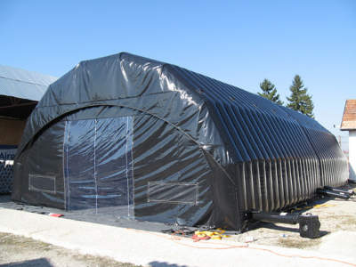 Oversiktsbilde oppblasbart byggtelt 12. 2 moduler koblet sammen til stort telt