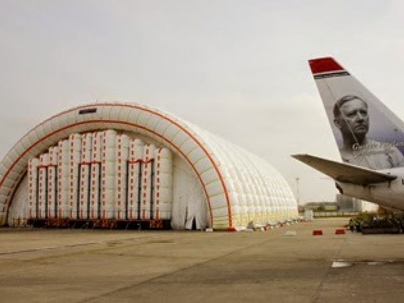 Oppblåsbar fly hangar på plass i Budapest 2